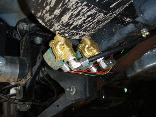 P8170037.jpg - part of the magic.  twin 1/2" (5/8" port) solenoid valves and 1/2" tubing to the horns.